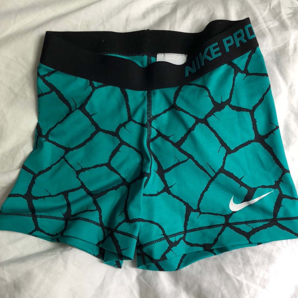 nike pro. size small